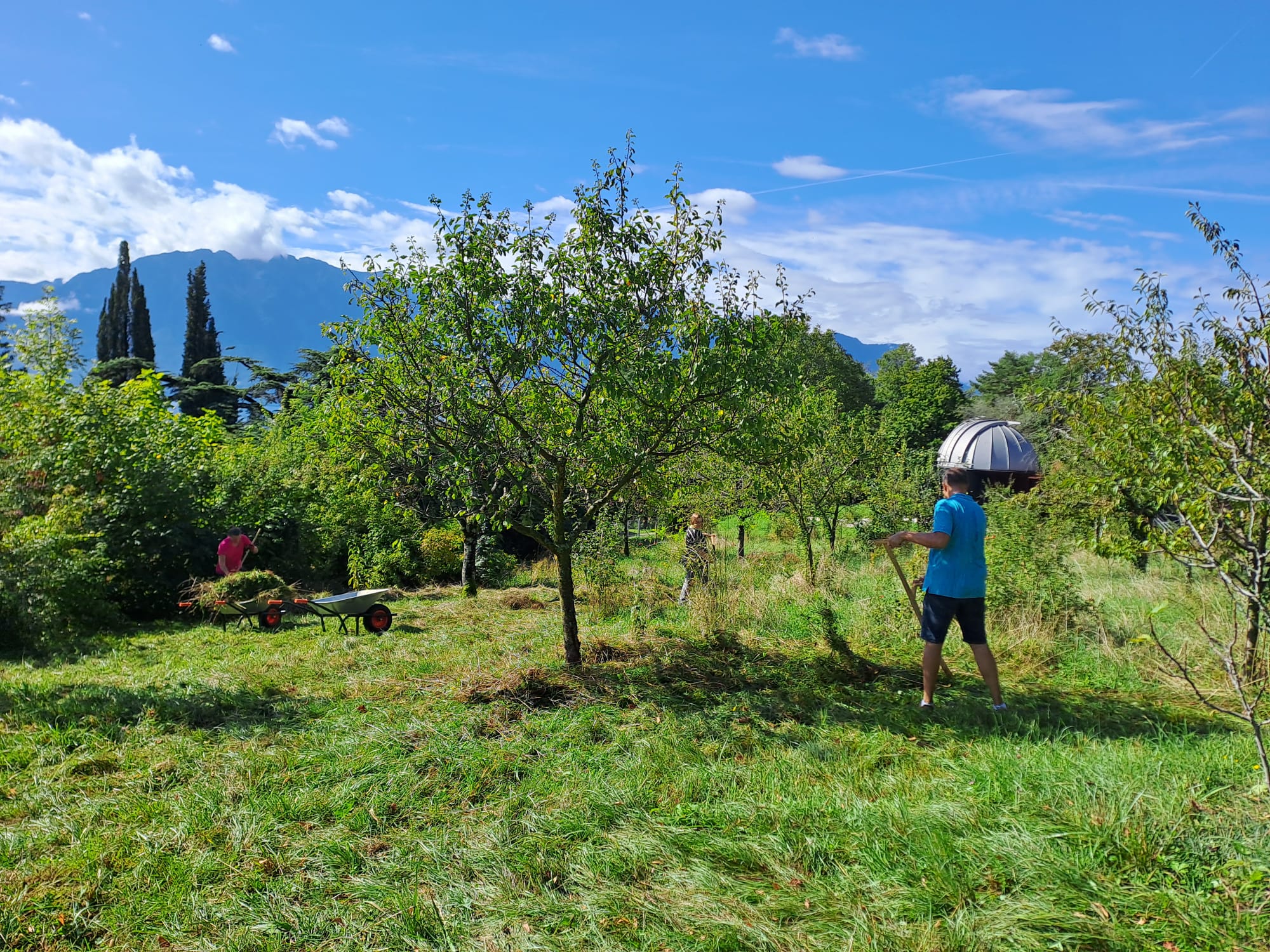 Avec Noëmie Linsig, conseillère en biodiversité et conceptrice de jardins naturels, atelier permaculture autour du futur sentier pédagogique.